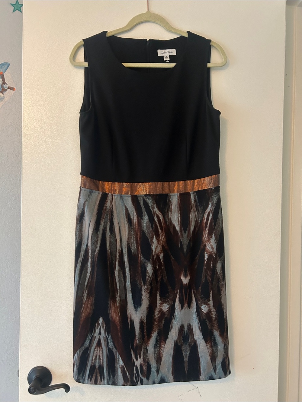 Calvin Klein Black & Bronze Sleeveless Patterned Sheath Dress